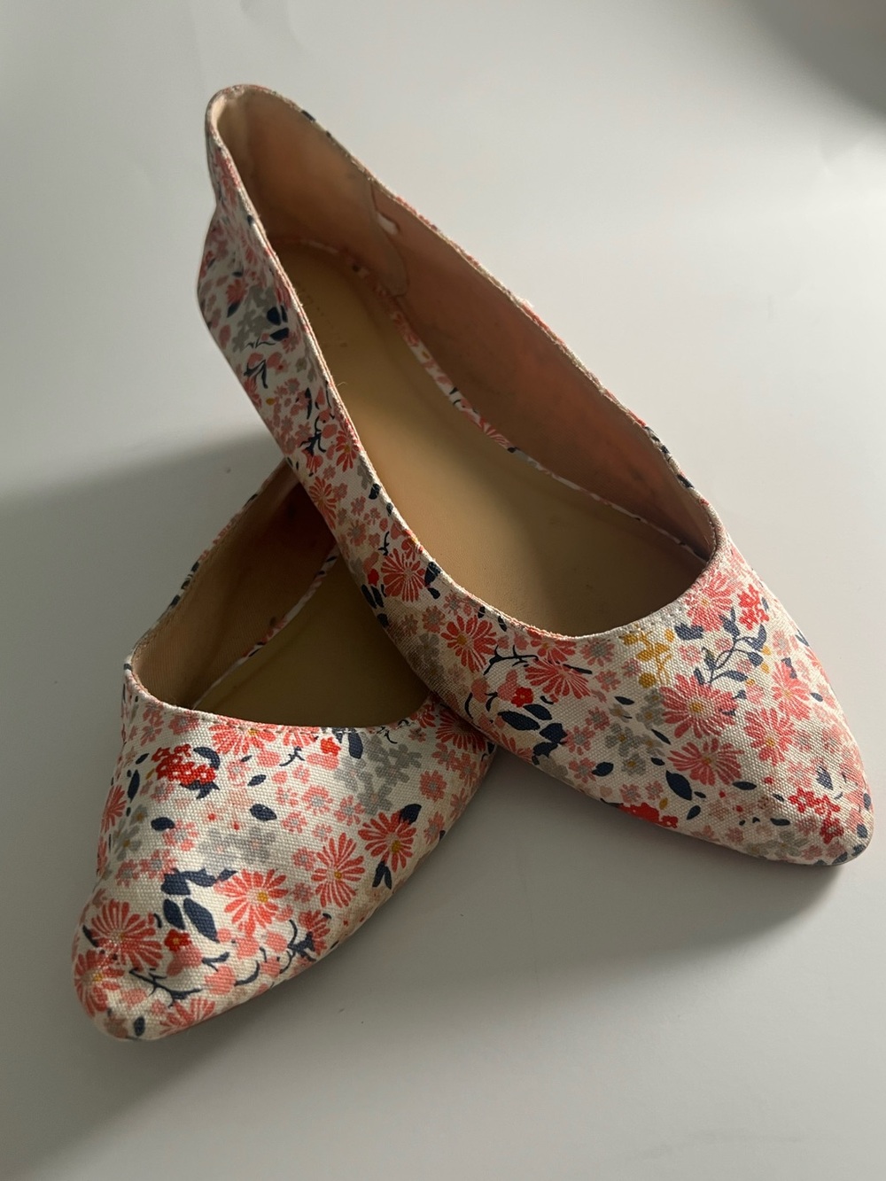 Floral Pointed-Toe Women's Flats in Pink Multicolor Size 8